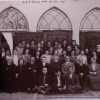 Ամերկոմի բժշկական անձնակազմը: Բեյրութ, 1927 թ.: Առաջին շարքի ամենաաջ աթոռին նստած է դանիացի ականավոր միսիոներուհի Մարիա Յակոբսոնը: Ձախակողմյան երկրորդ աթոռին նստած է շվեյցարացի հայտնի միսիոներ Յակոբ Կ
